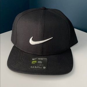 Nike AeroBill SnapBack Hat (w/tags)